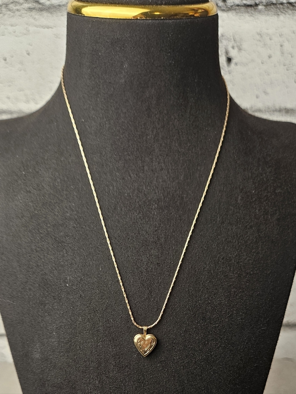 Vintage Gold Tone Heart Locket Necklace Engraved Dainty Romantic Pendant - Picture 3 of 6